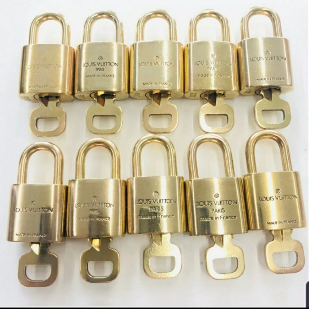 100% Auth Louis Vuitton 1 Lock and 1 Key Excellent - Picture 2 of 4